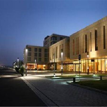 Howard Johnson Plaza Lingang Shanghai Nanhui Екстер'єр фото