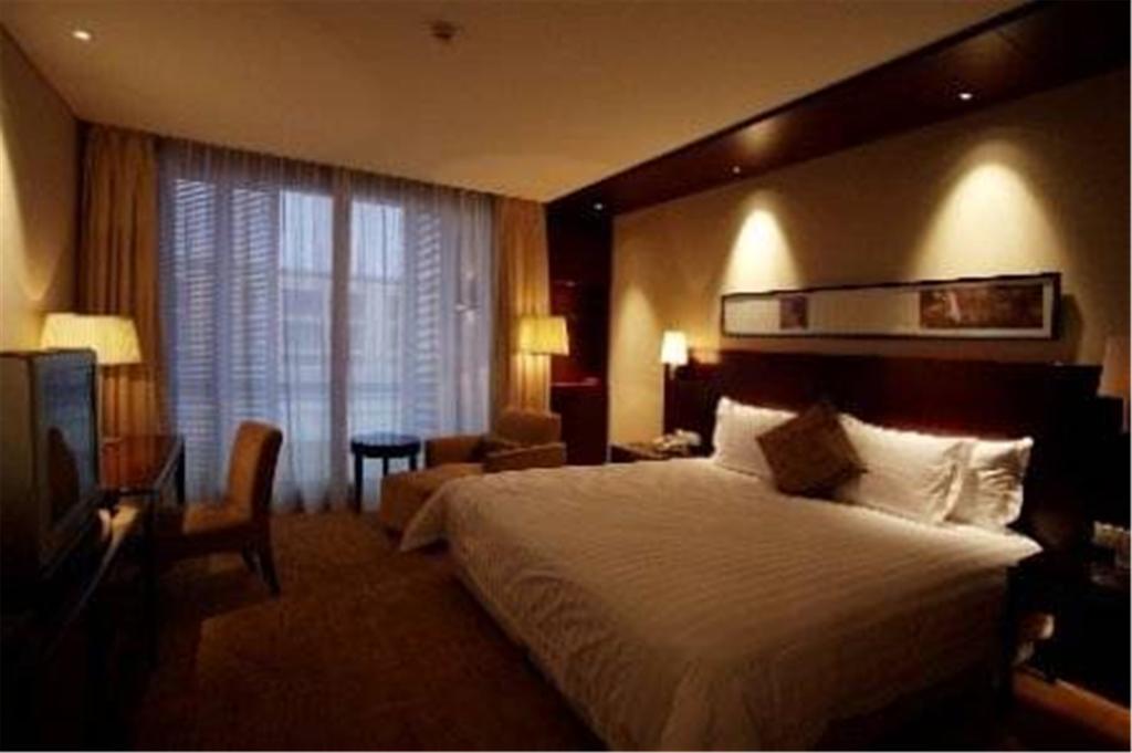 Howard Johnson Plaza Lingang Shanghai Nanhui Номер фото