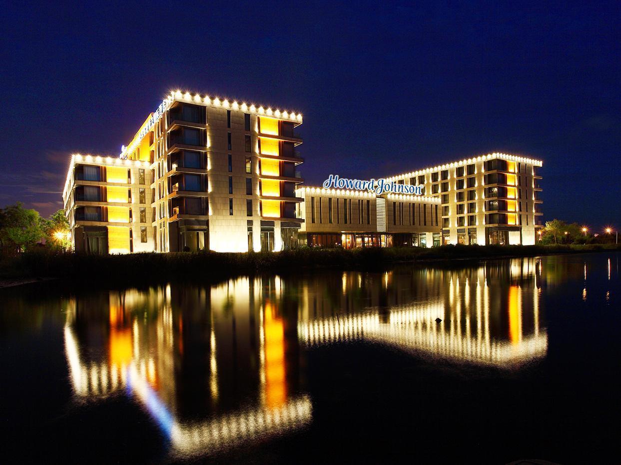 Howard Johnson Plaza Lingang Shanghai Nanhui Екстер'єр фото