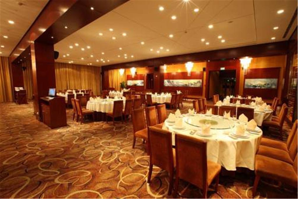 Howard Johnson Plaza Lingang Shanghai Nanhui Екстер'єр фото