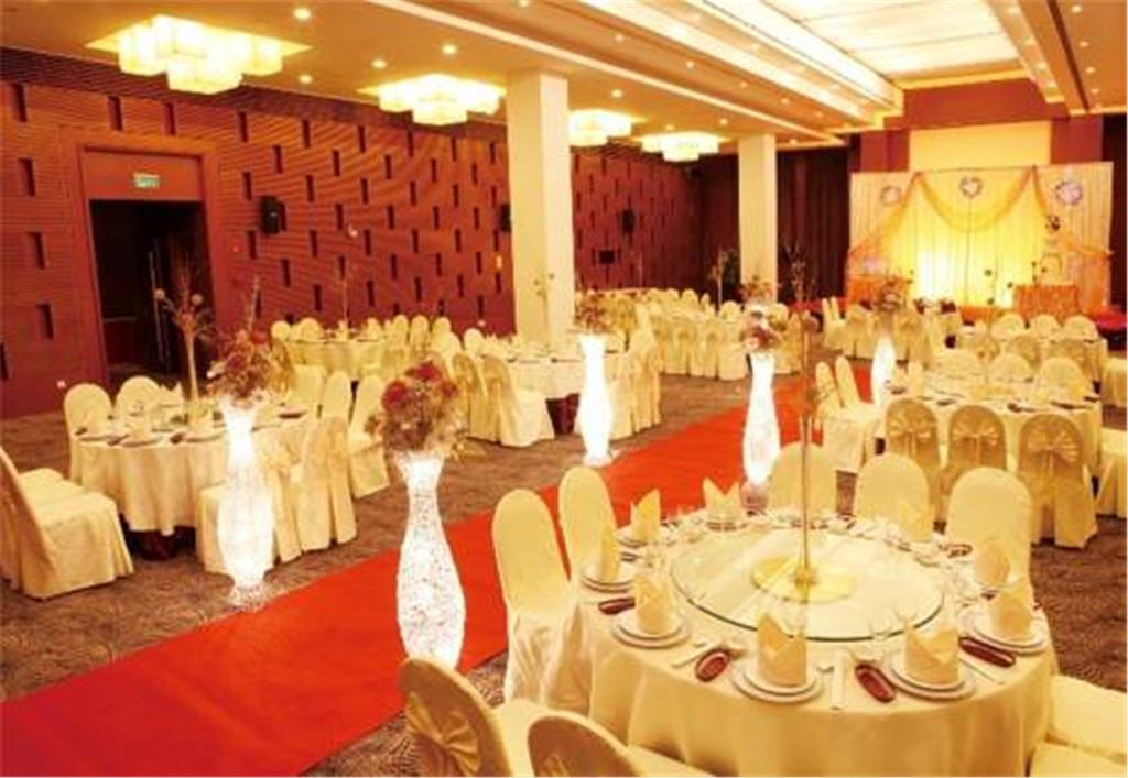 Howard Johnson Plaza Lingang Shanghai Nanhui Екстер'єр фото