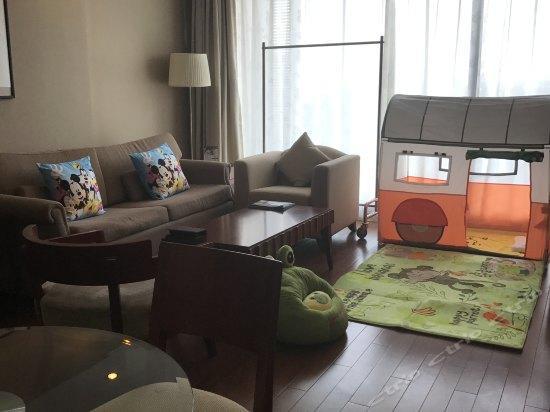 Howard Johnson Plaza Lingang Shanghai Nanhui Екстер'єр фото