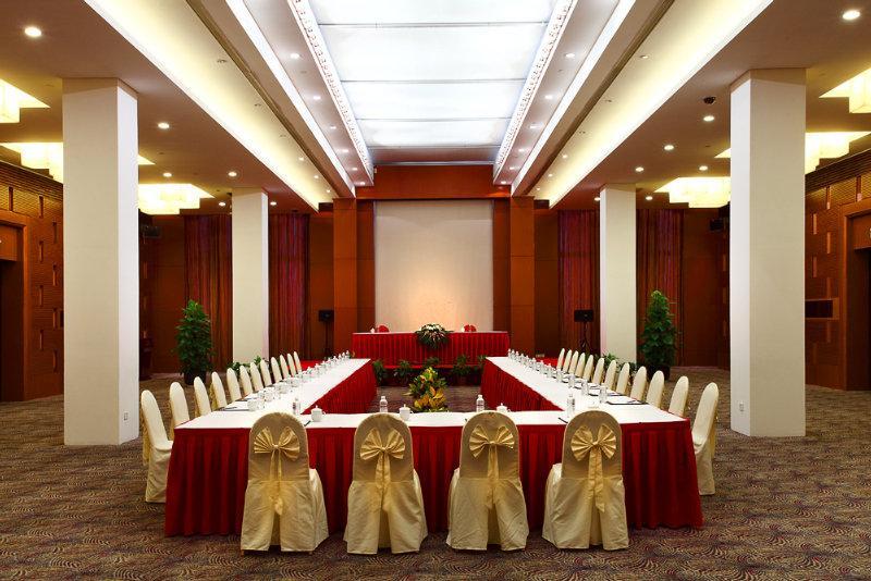 Howard Johnson Plaza Lingang Shanghai Nanhui Екстер'єр фото