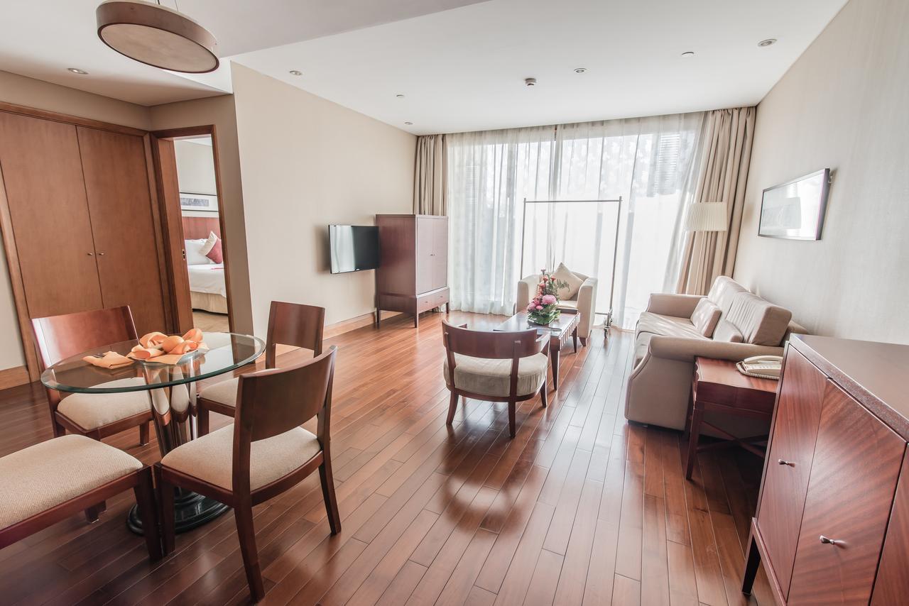 Howard Johnson Plaza Lingang Shanghai Nanhui Екстер'єр фото