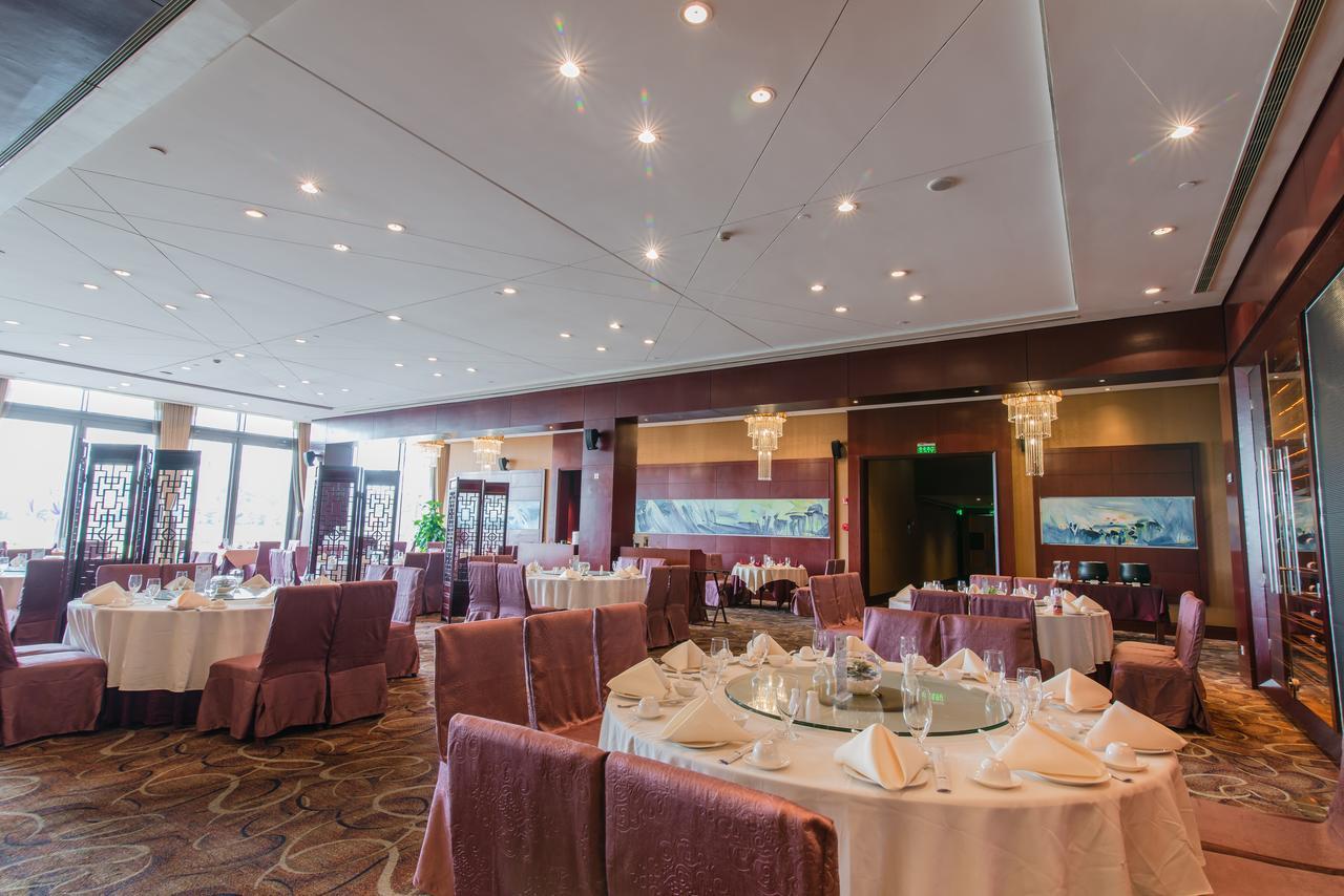 Howard Johnson Plaza Lingang Shanghai Nanhui Екстер'єр фото