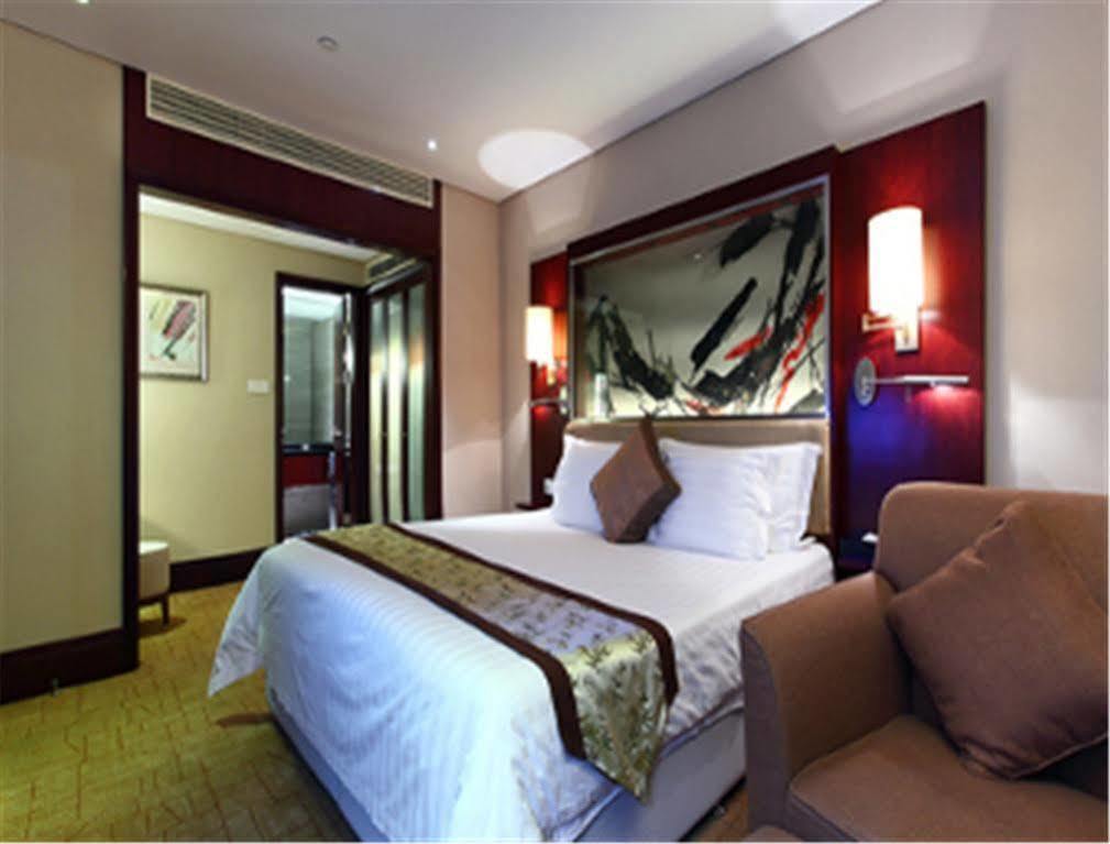 Howard Johnson Plaza Lingang Shanghai Nanhui Екстер'єр фото