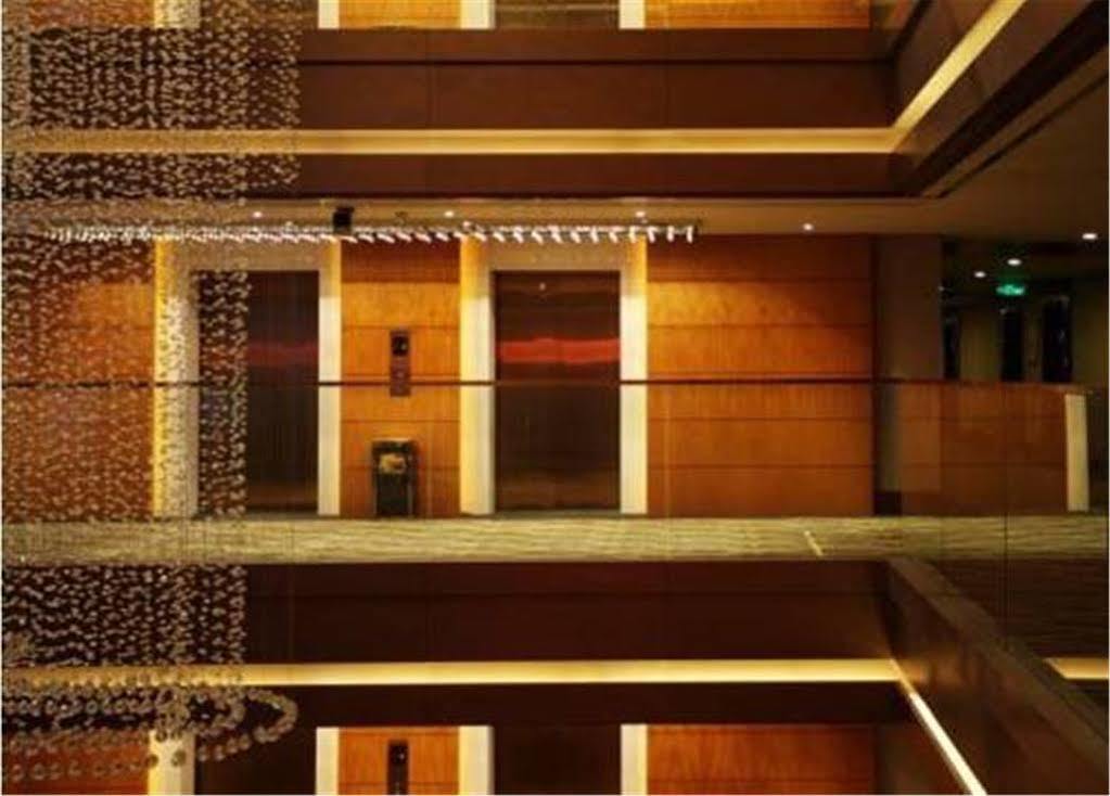 Howard Johnson Plaza Lingang Shanghai Nanhui Екстер'єр фото