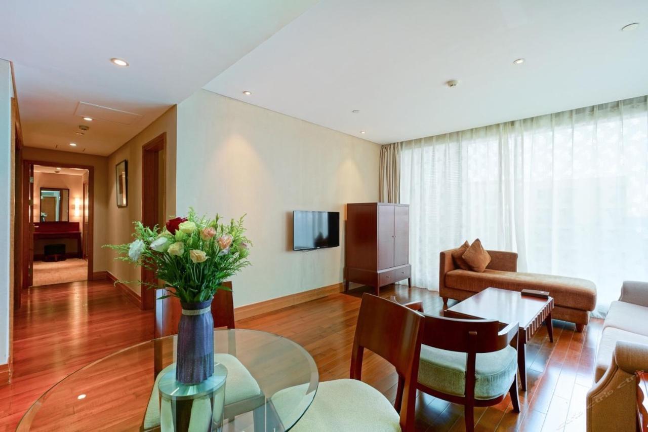 Howard Johnson Plaza Lingang Shanghai Nanhui Екстер'єр фото